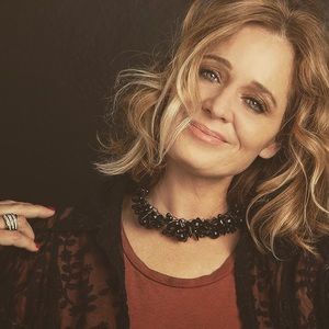 Meet your Posher, Apryl